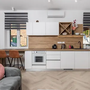  Apartment Madeleine